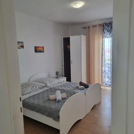 Alen Apartment Dinjiska